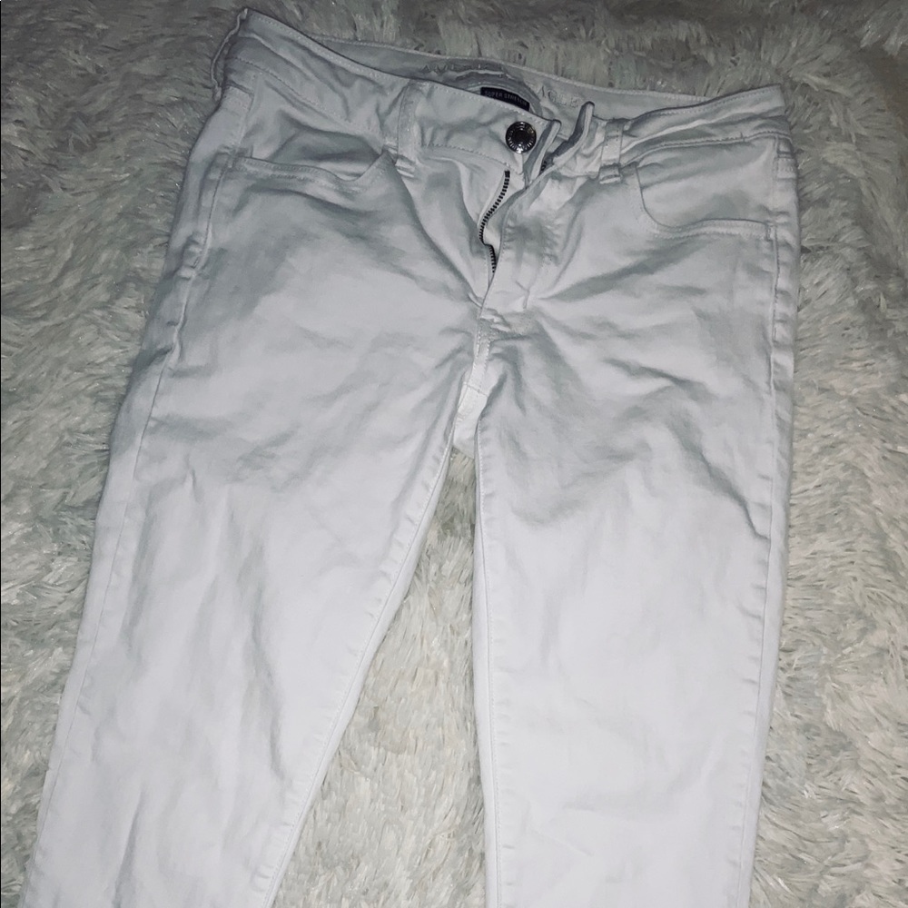 AE WHITE SKINNY JEANS 💗